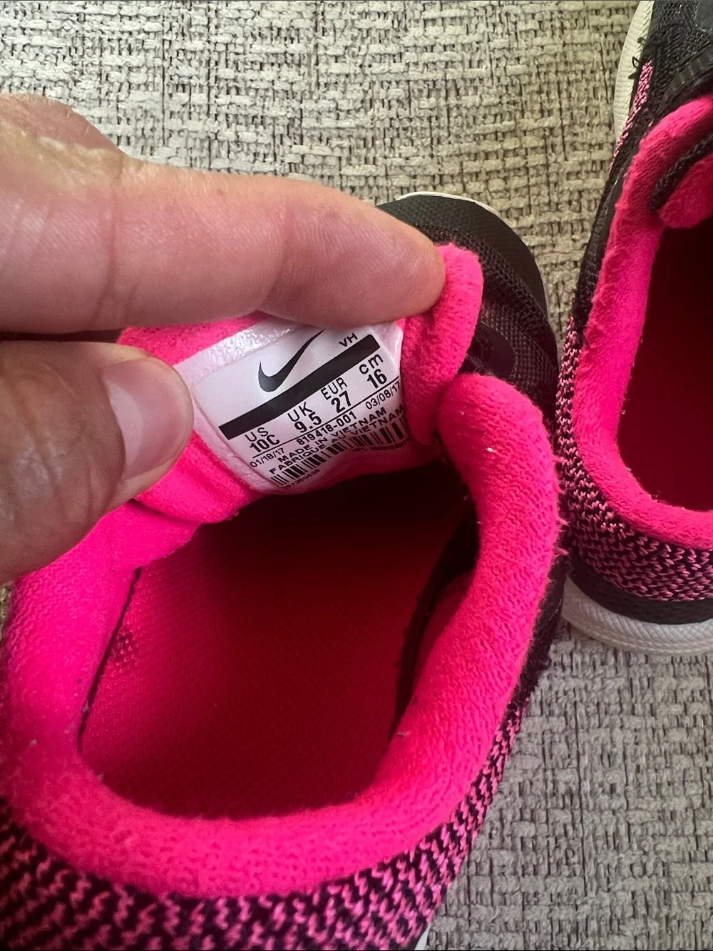 Nike lightweight sneakers